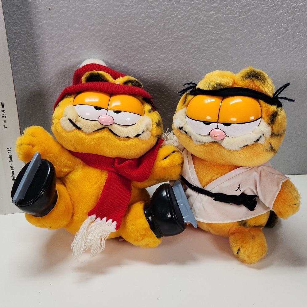 2 Vintage 1981 GARFIELD PLUSH Ice Skater & Taekwondo Karate LOT Dakin